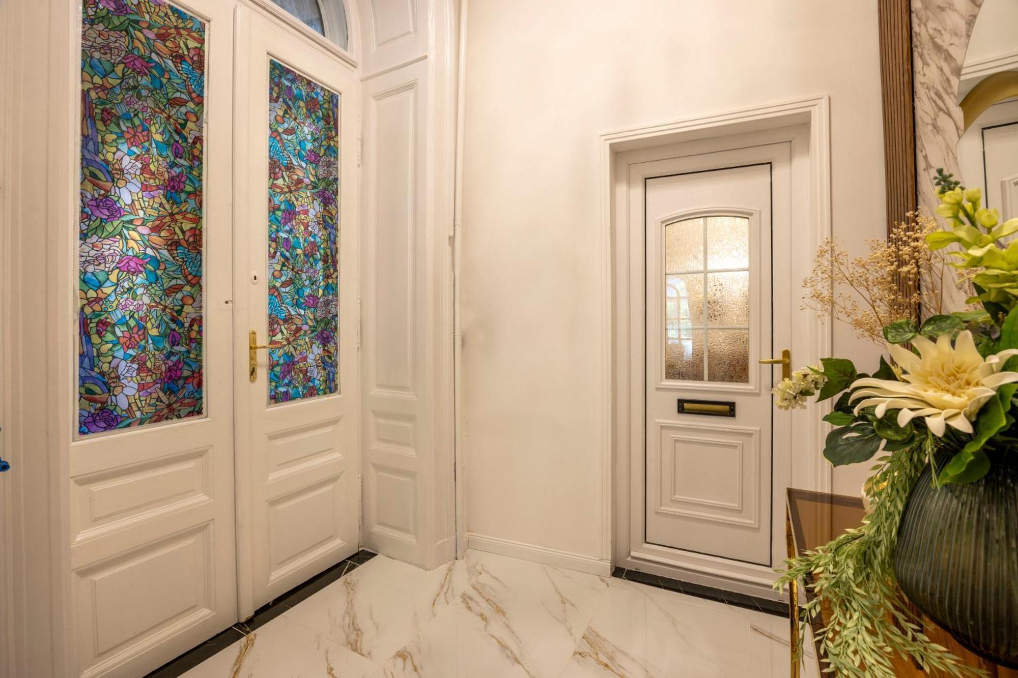 Exclusive Downtown Quentin Residence By Prestige Homes Budapest Exterior photo